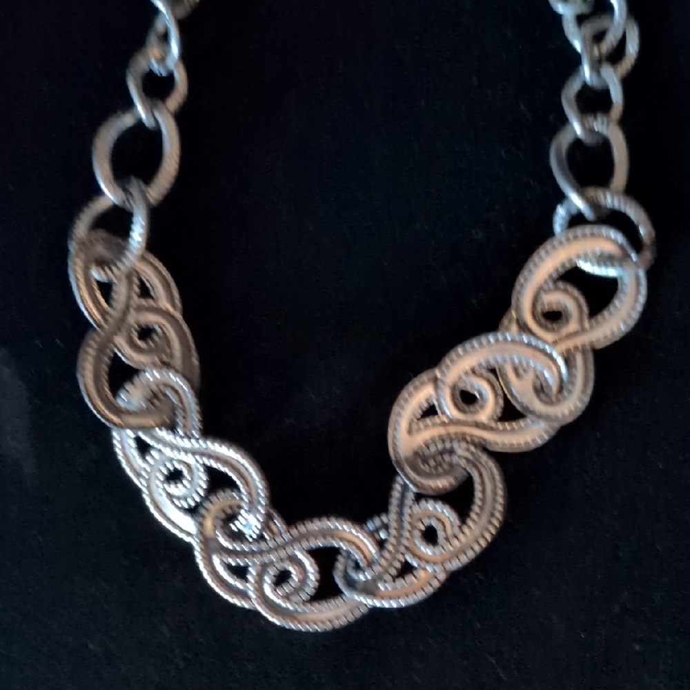 Premier Designs Silver Swirl Necklace